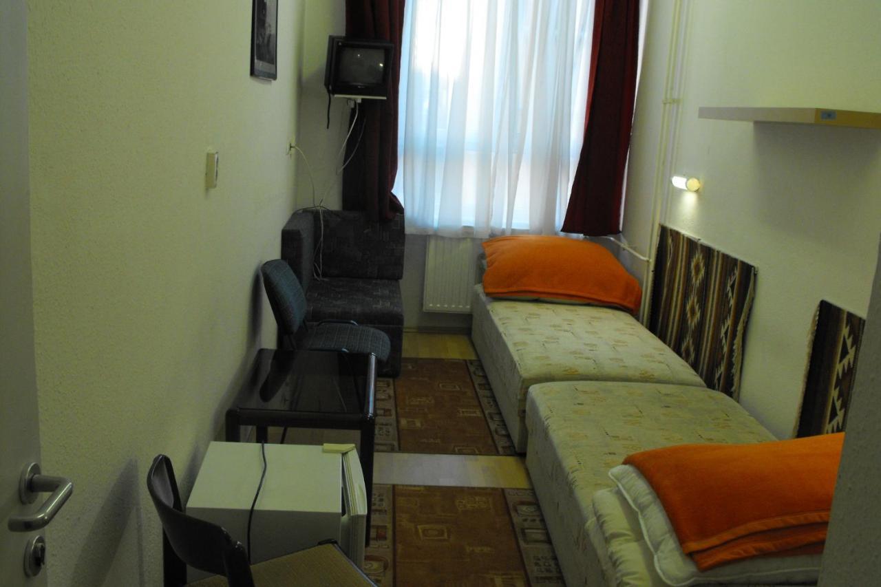 Pannonia Hostel Boedapest Buitenkant foto